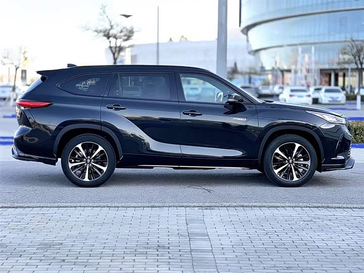 Фото 4 - Toyota Crown Kluger