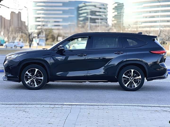 Фото 8 - Toyota Crown Kluger