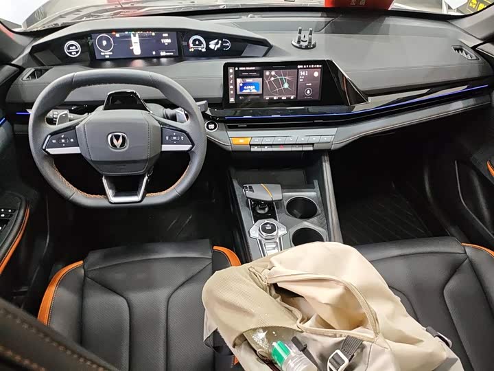 Фото 10 - Changan UNI-V