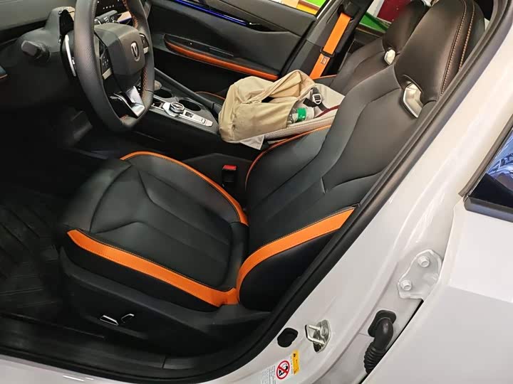 Фото 15 - Changan UNI-V