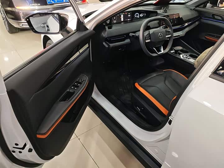 Фото 16 - Changan UNI-V