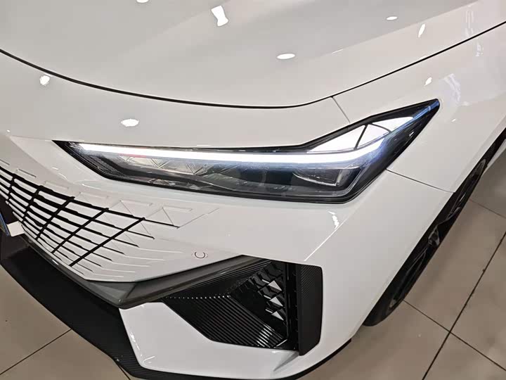 Фото 24 - Changan UNI-V