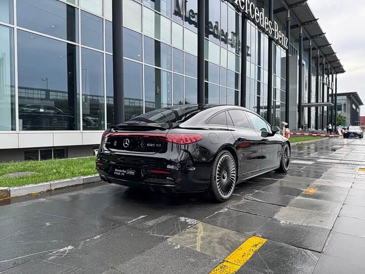 Фото 15 - Mercedes-Benz EQS AMG