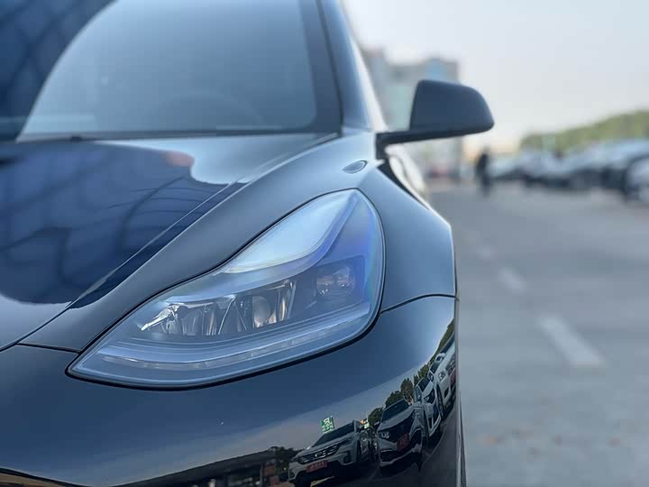 Фото 3 - Tesla Model 3
