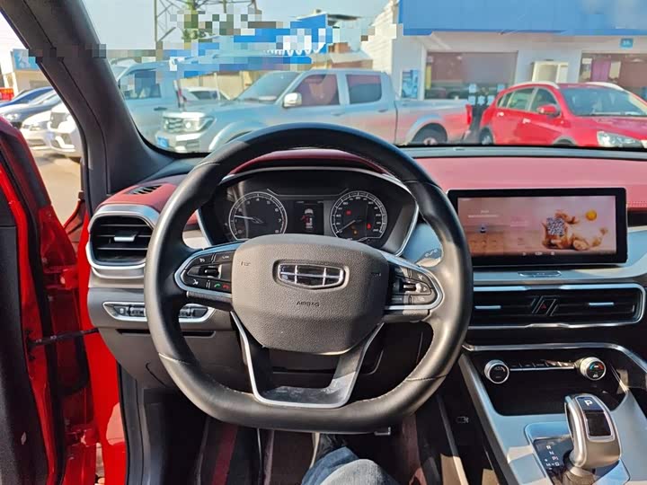 Фото 11 - Geely Coolray