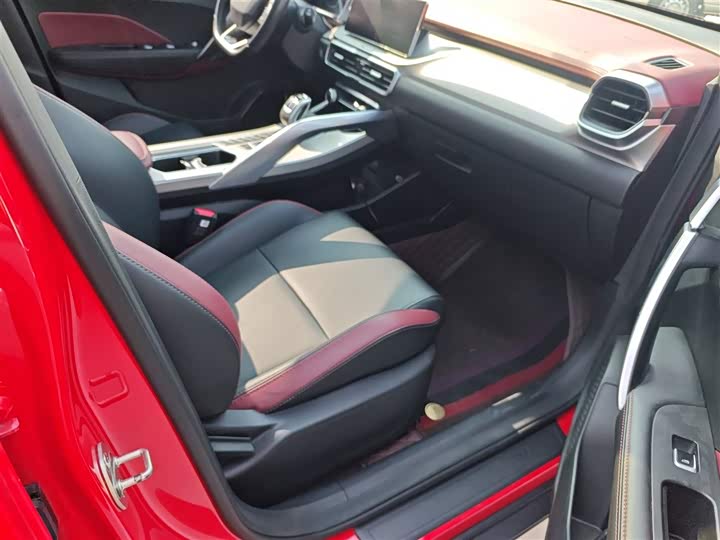 Фото 25 - Geely Coolray