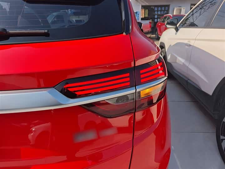 Фото 8 - Geely Coolray