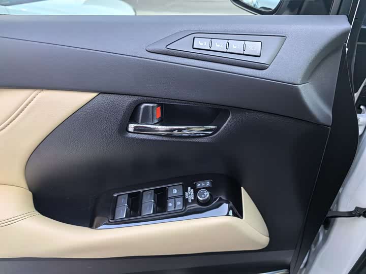 Фото 10 - Toyota Alphard