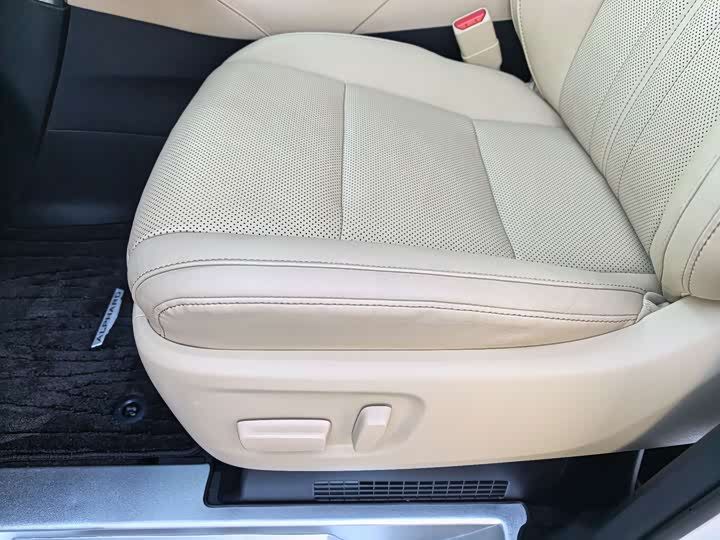 Фото 12 - Toyota Alphard