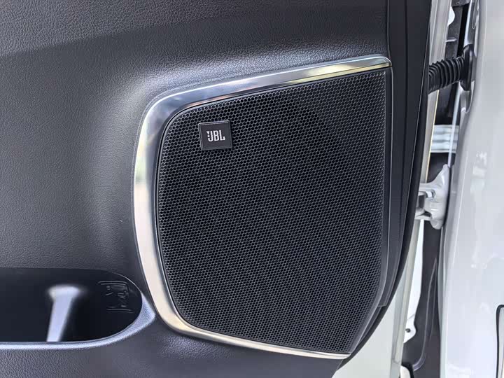 Фото 17 - Toyota Alphard