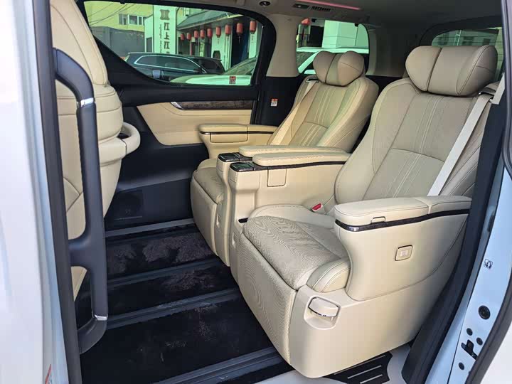 Фото 18 - Toyota Alphard