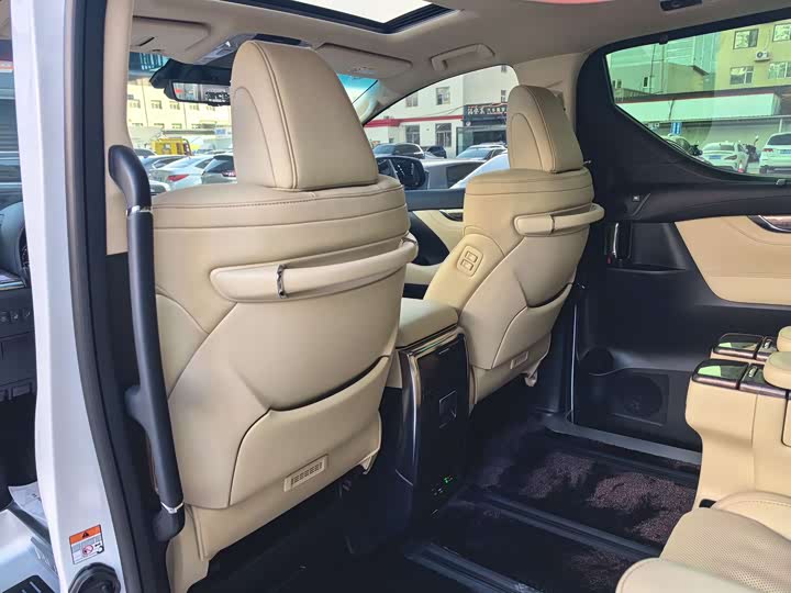 Фото 19 - Toyota Alphard