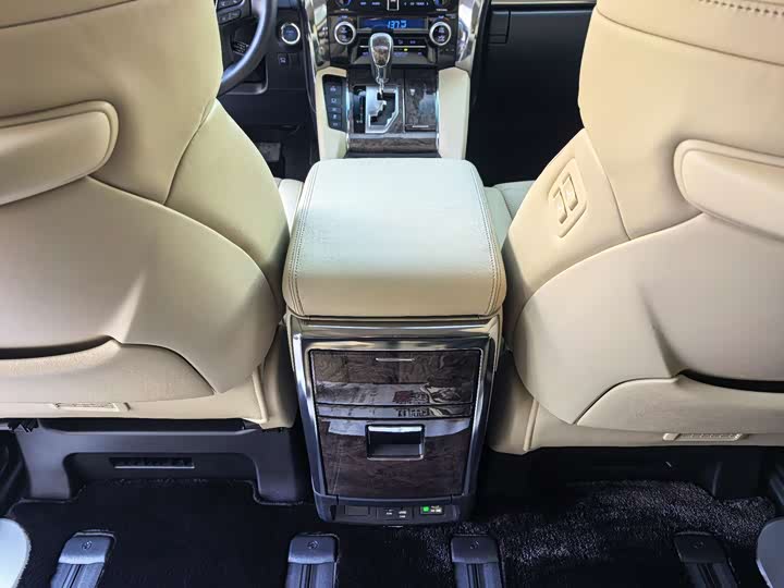 Фото 22 - Toyota Alphard