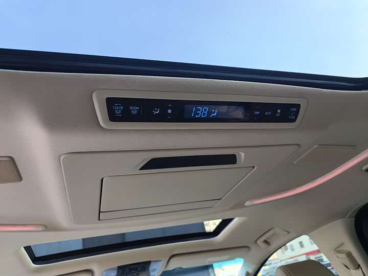 Фото 24 - Toyota Alphard