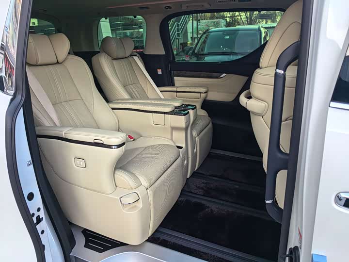 Фото 29 - Toyota Alphard