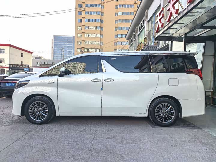 Фото 3 - Toyota Alphard