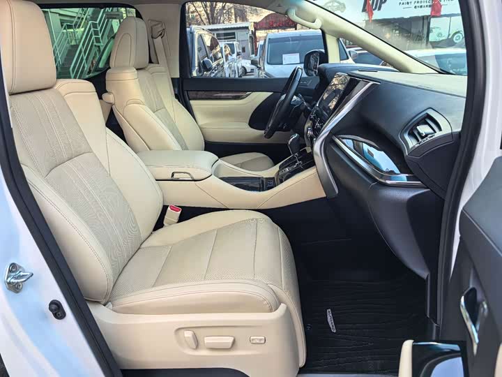 Фото 30 - Toyota Alphard