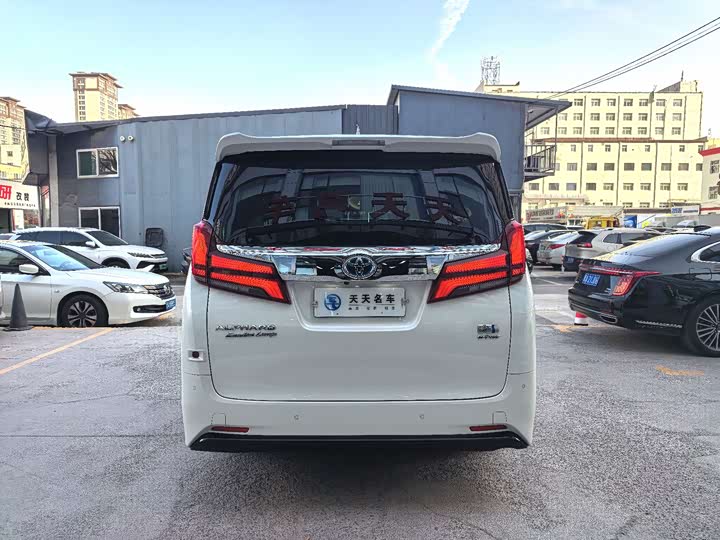Фото 4 - Toyota Alphard