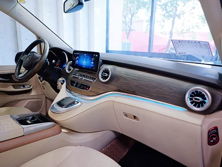 Фото 10 - Mercedes-Benz V-Class