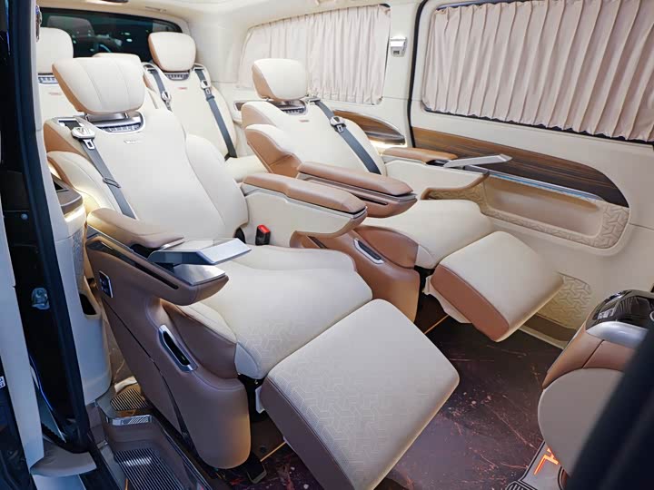 Фото 11 - Mercedes-Benz V-Class