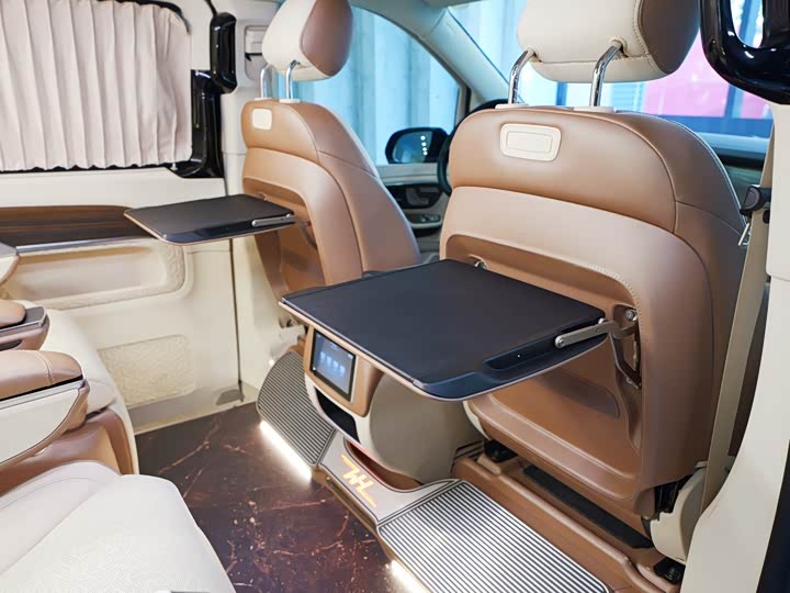 Фото 13 - Mercedes-Benz V-Class