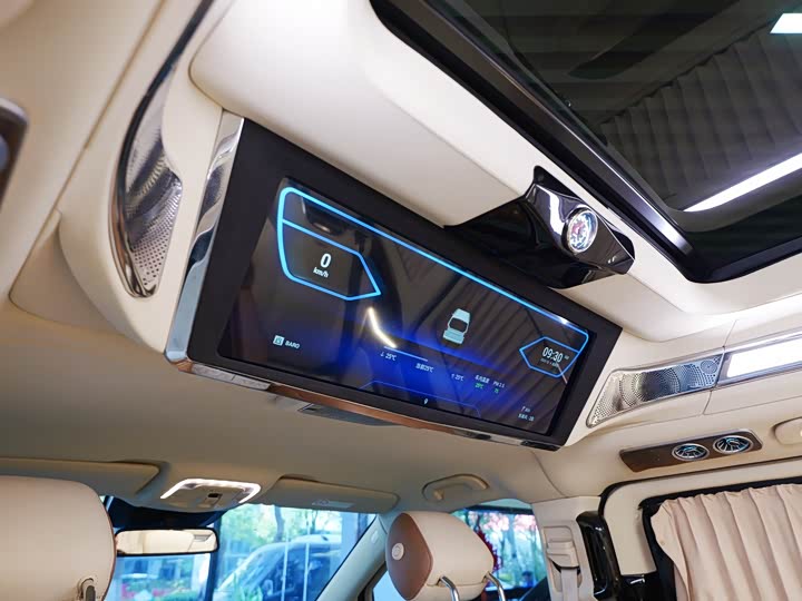 Фото 14 - Mercedes-Benz V-Class