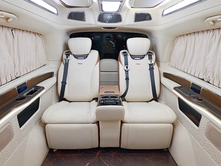 Фото 15 - Mercedes-Benz V-Class