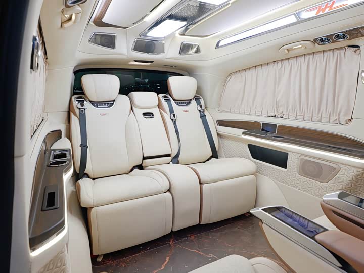 Фото 18 - Mercedes-Benz V-Class