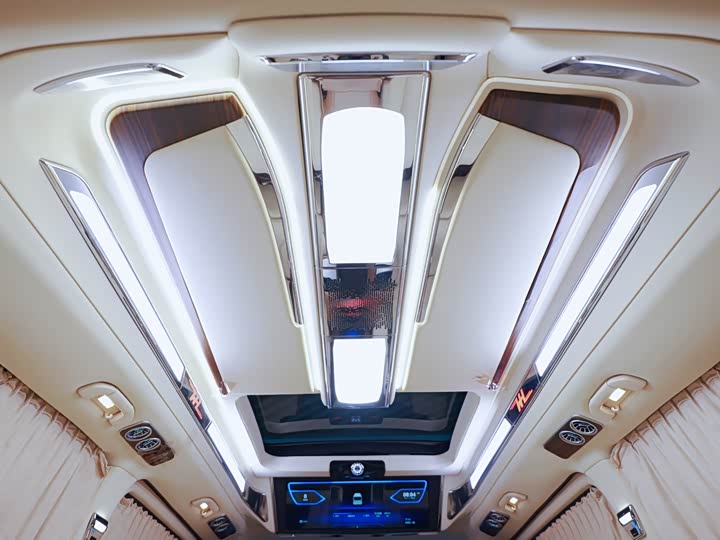 Фото 19 - Mercedes-Benz V-Class