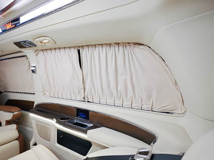 Фото 20 - Mercedes-Benz V-Class