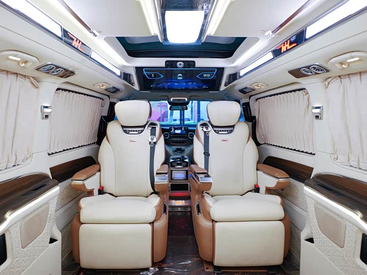 Фото 21 - Mercedes-Benz V-Class