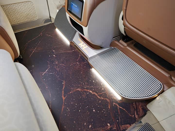 Фото 23 - Mercedes-Benz V-Class