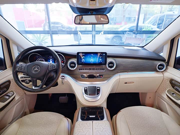 Фото 7 - Mercedes-Benz V-Class