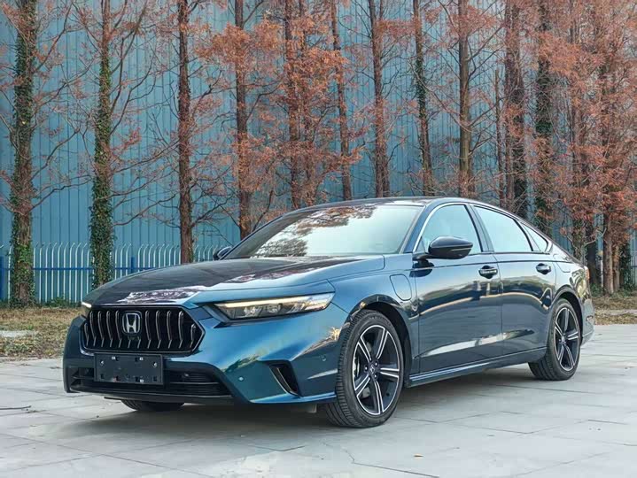 Фото 1 - Honda Inspire Hybrid