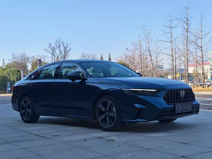 Фото 3 - Honda Inspire Hybrid