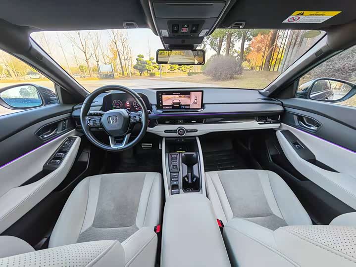 Фото 36 - Honda Inspire Hybrid