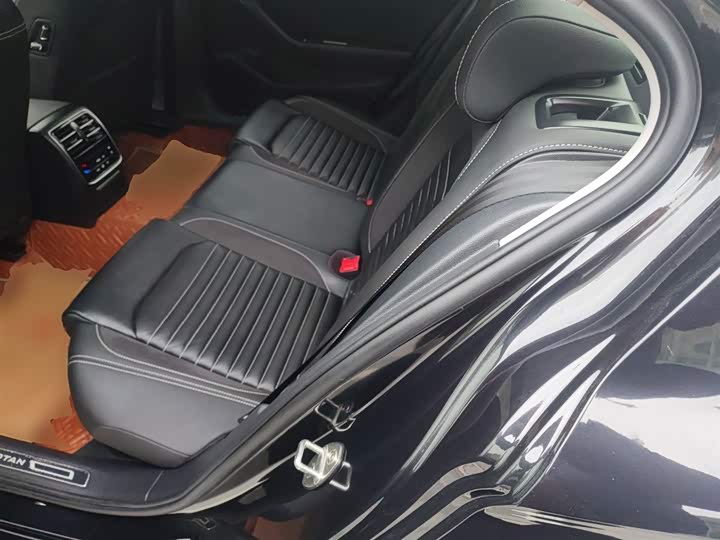 Фото 17 - Volkswagen Magotan