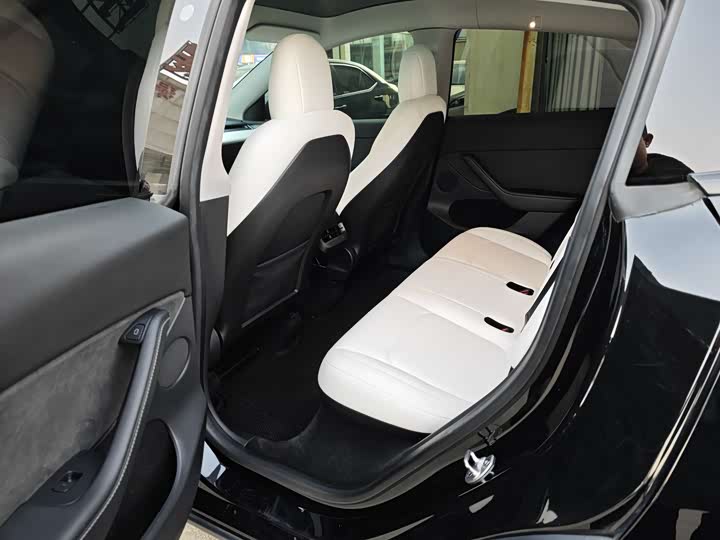 Фото 10 - Tesla Model Y