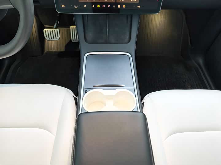 Фото 12 - Tesla Model Y