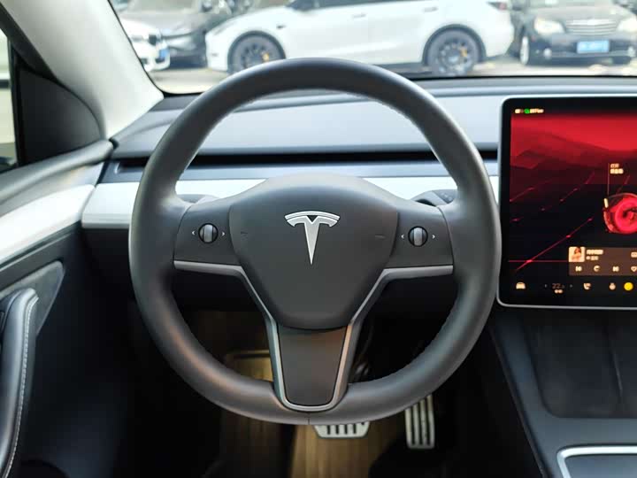Фото 13 - Tesla Model Y