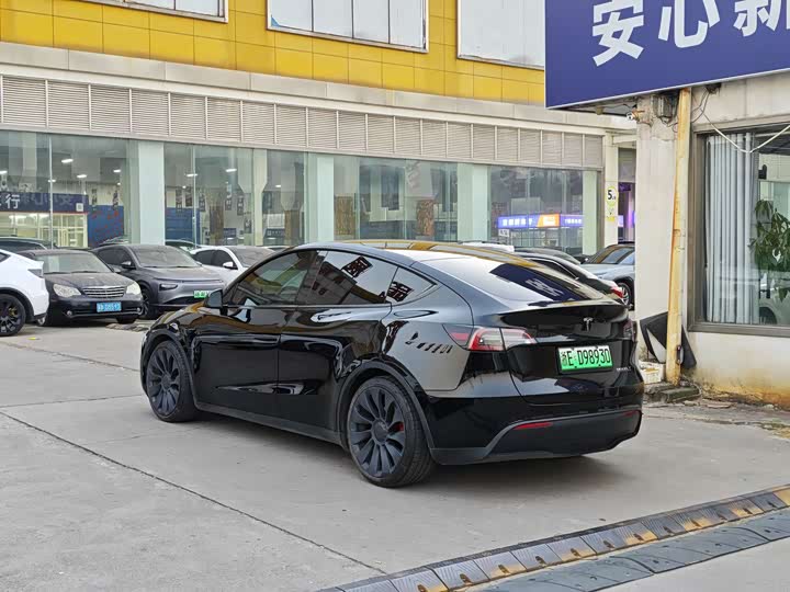 Фото 3 - Tesla Model Y