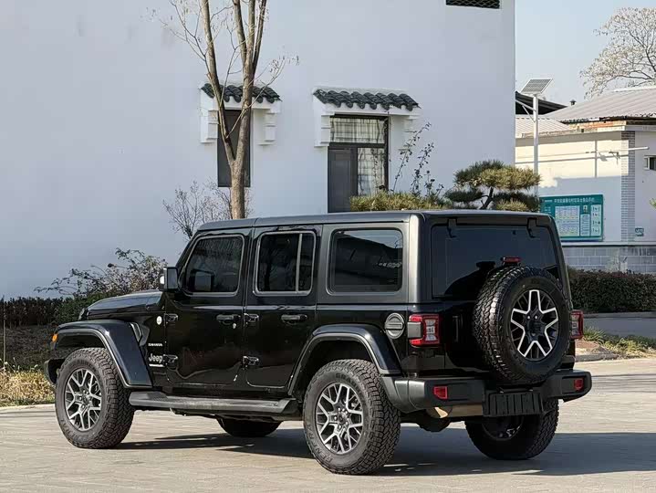 Фото 4 - Jeep Wrangler