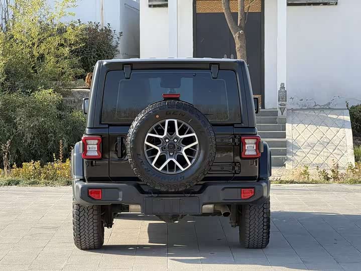 Фото 5 - Jeep Wrangler