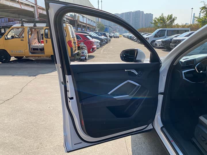 Фото 15 - Audi Q3