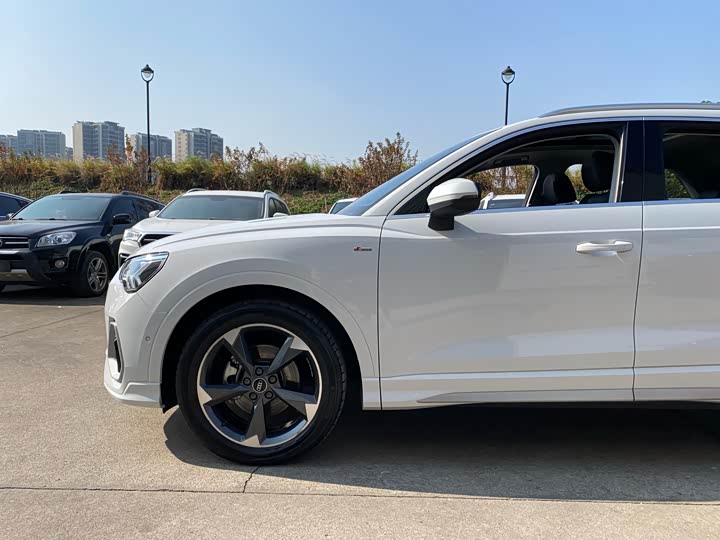 Фото 17 - Audi Q3