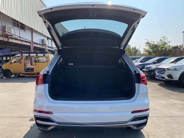 Фото 18 - Audi Q3