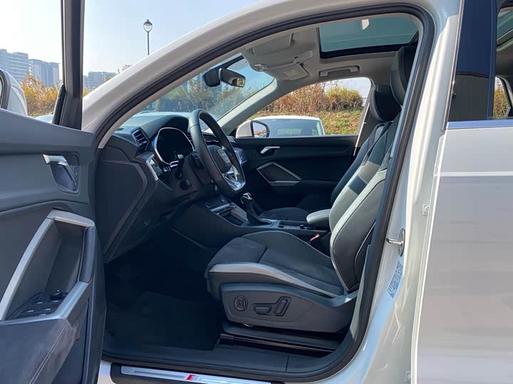 Фото 7 - Audi Q3