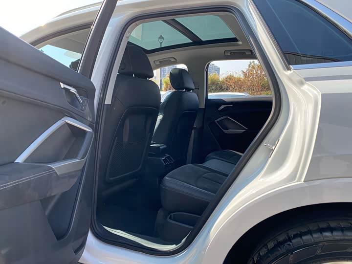 Фото 8 - Audi Q3