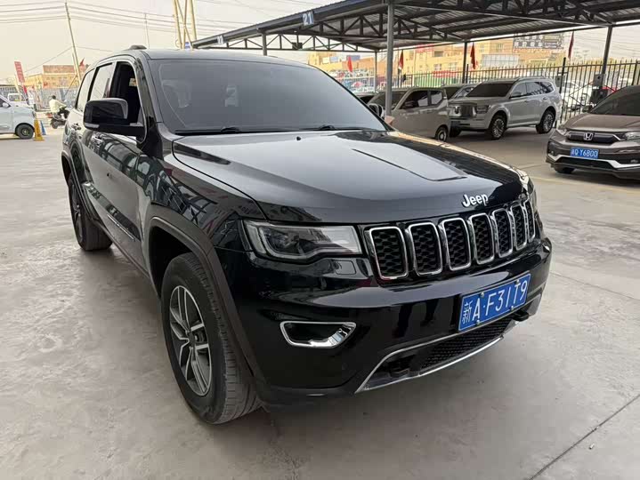 Фото 1 - Jeep Grand Cherokee