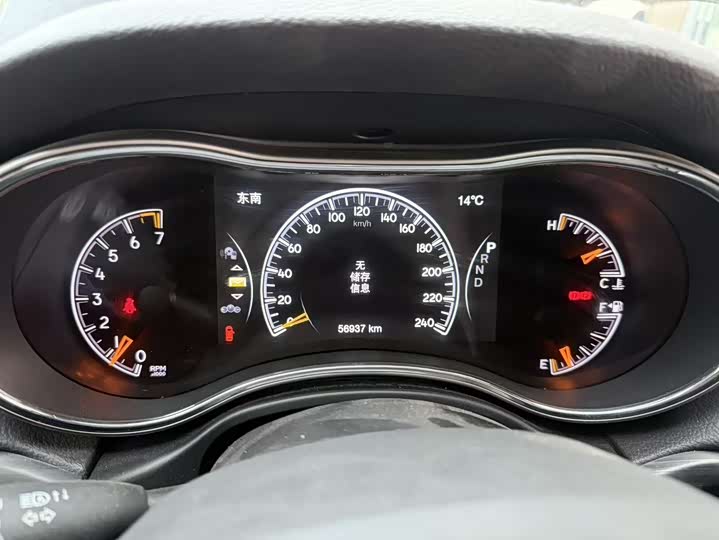 Фото 2 - Jeep Grand Cherokee